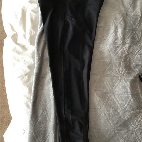 3/4 athletic length leggings with mesh - Picture 3 of 4